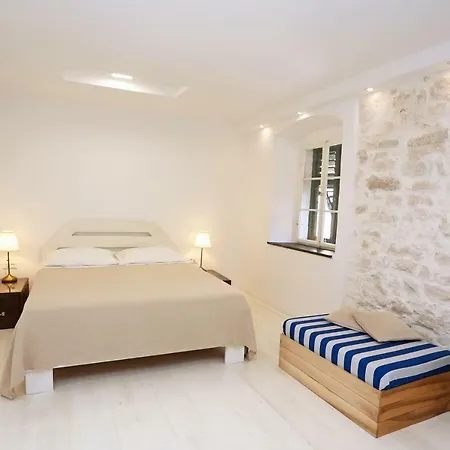 Pensión Swan Adriatic & 4*