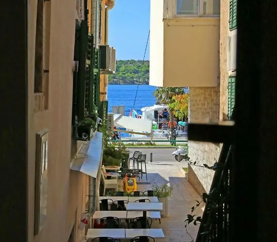 Swan Adriatic & Szybenik